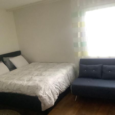 Chambre Spacieuse Et Confortable Avec Ecran Plat Oetwil an Der Limmat Zewnętrze zdjęcie