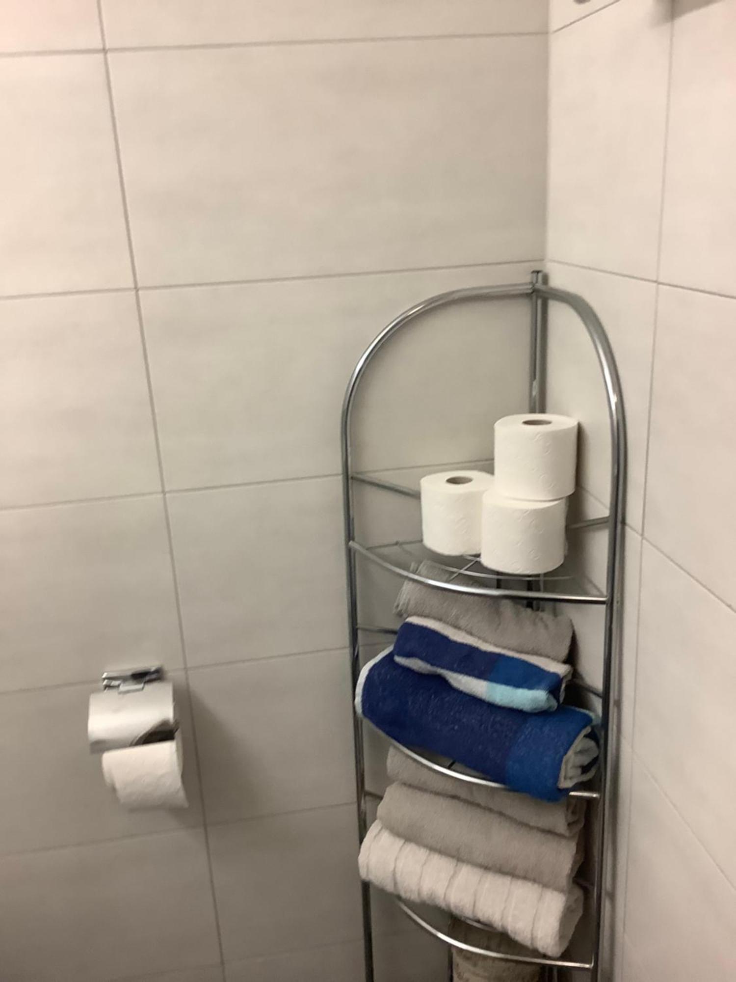 Chambre Spacieuse Et Confortable Avec Ecran Plat Oetwil an Der Limmat Zewnętrze zdjęcie